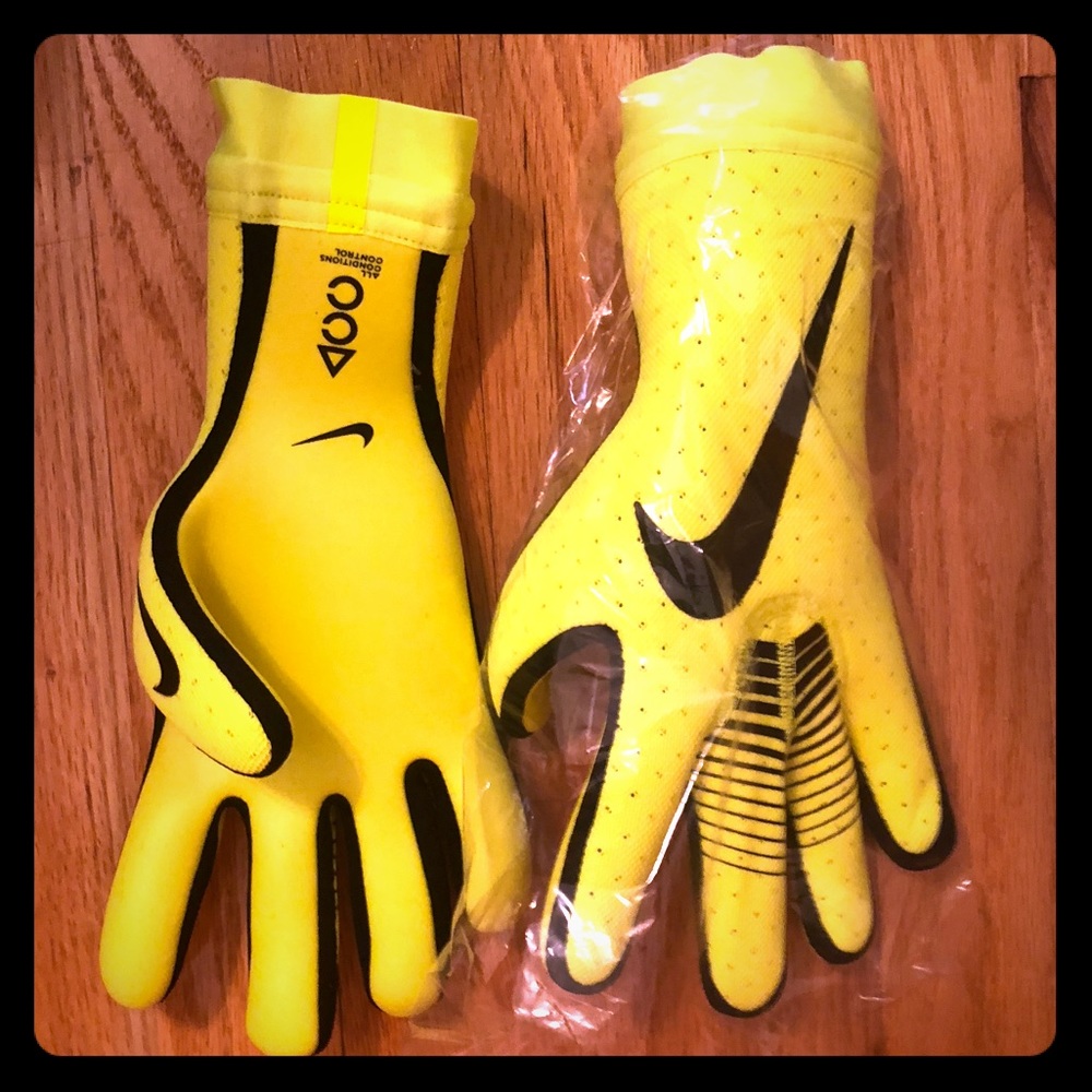 Nike goalkeeping soccer GK size 8 new gloves